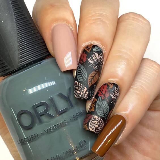 20 Embrace Fall with Stunning Leaves Nail Art Designs