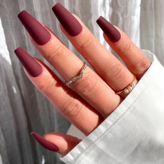 20 Stunning Burgundy Fall Nail Designs to Try This Season