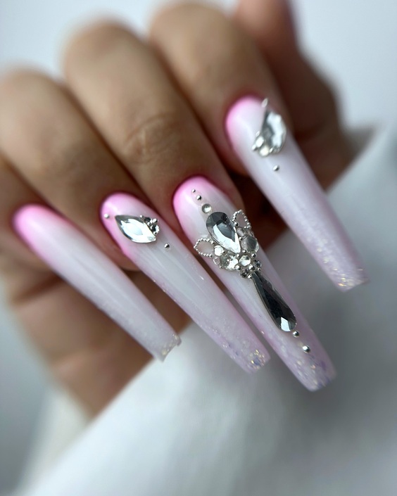 22 Stunning Nail Art Trends for Augus Nails 2024: Vibrant Designs & DIY Tips