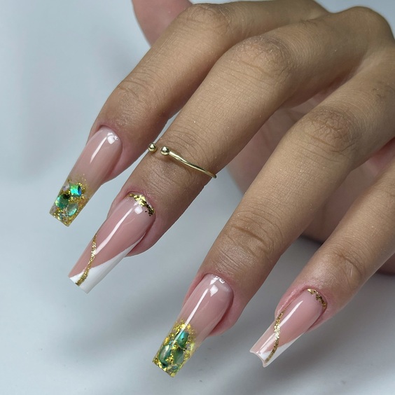 22 Stunning Nail Art Trends for Augus Nails 2024: Vibrant Designs & DIY Tips