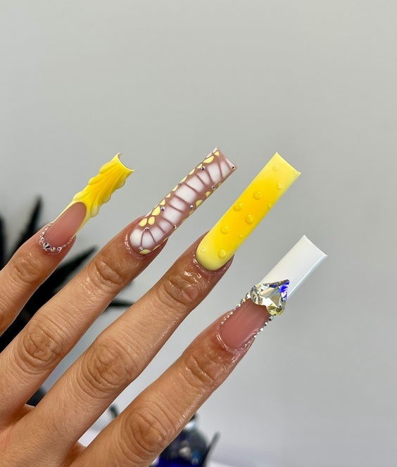 20 Stunning Yellow Fall Nail Designs for a Vibrant Autumn Look