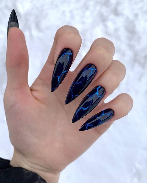 21 Explore Top Winter Nail Designs: From Gothic Stilettos to Elegant Pastels