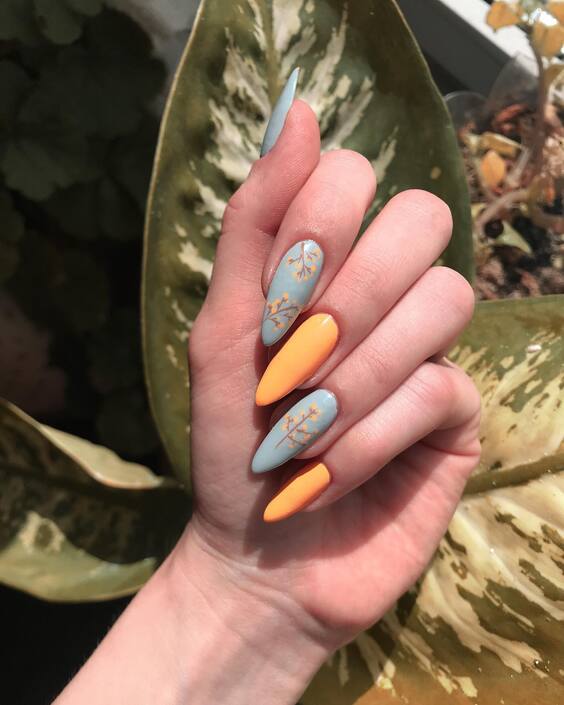 19 Autumn Nail Art: Discover Stunning Fall Tree Designs