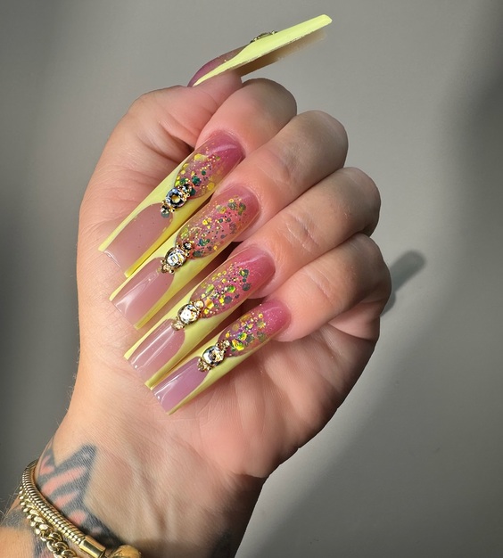 20 Stunning Yellow Fall Nail Designs for a Vibrant Autumn Look