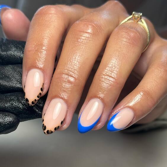 21 Fall Blue Nails 2024: Trendy Designs with Gold Flakes & French Tips