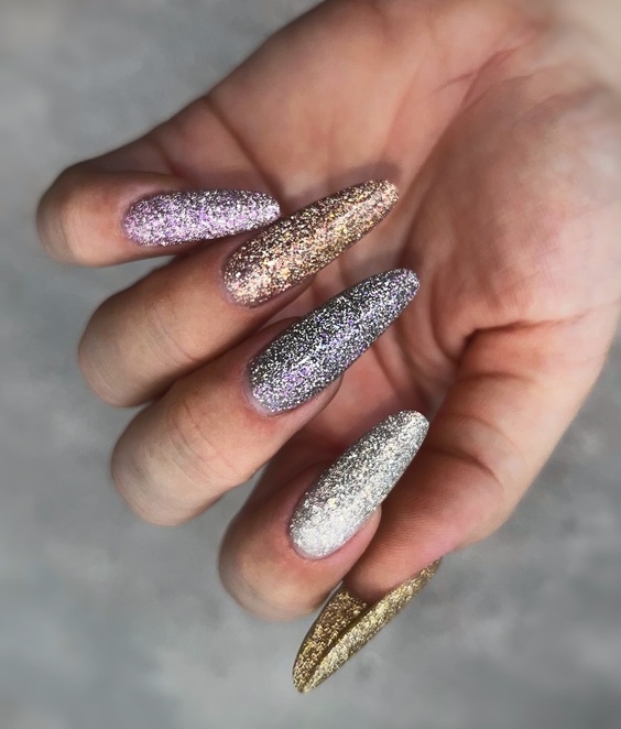 21 Explore Fall Sparkle Nails: Top Designs with Glitter & Elegance