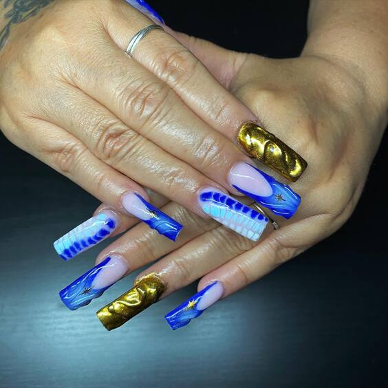 21 Fall Blue Nails 2024: Trendy Designs with Gold Flakes & French Tips