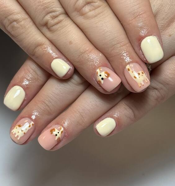 21 Short Round Acrylic Nails: Explore Creative & Elegant Designs!