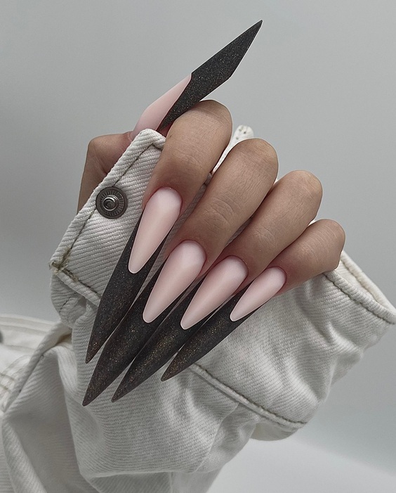 21 Explore Top Winter Nail Designs: From Gothic Stilettos to Elegant Pastels