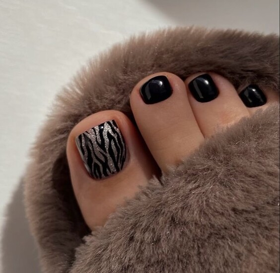 20 Fall Toe Nail Art Designs: Explore Seasonal Style & Color Trends