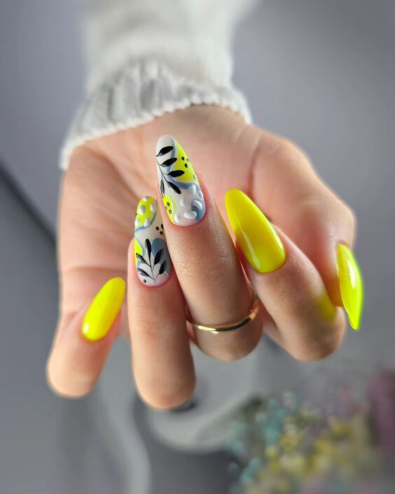 20 Stunning Yellow Fall Nail Designs for a Vibrant Autumn Look