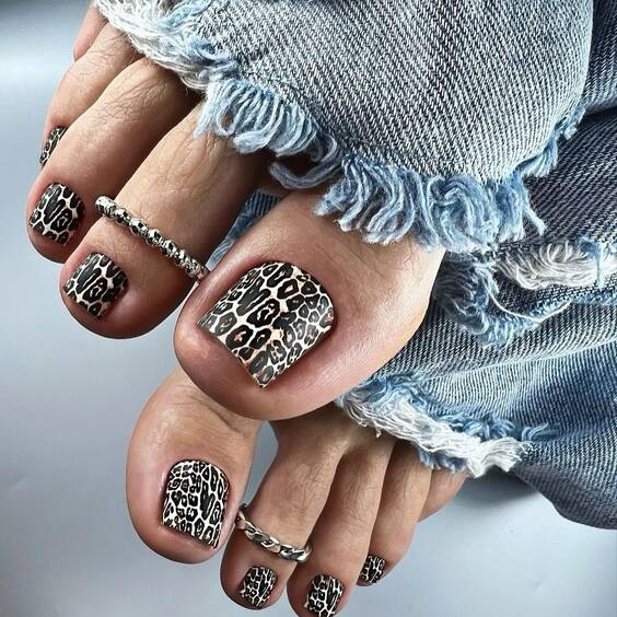 20 Fall Toe Nail Art Designs: Explore Seasonal Style & Color Trends