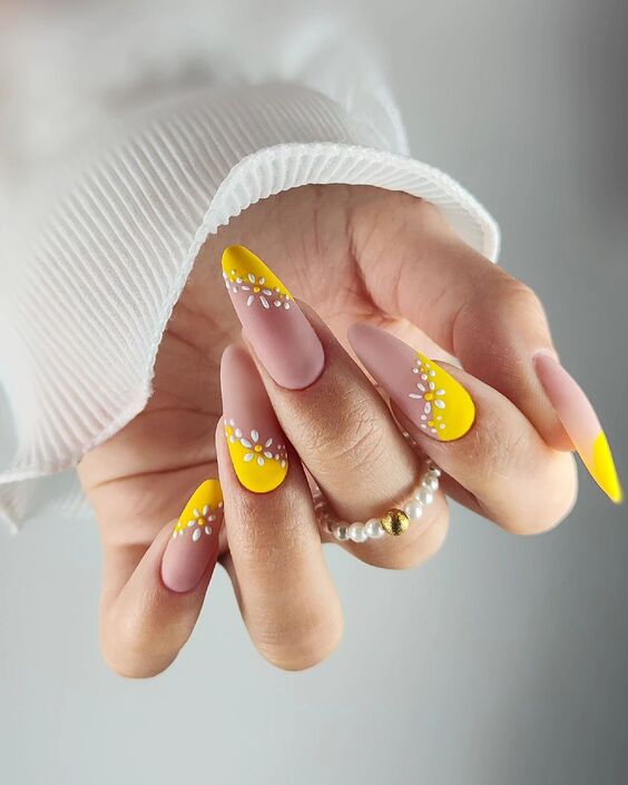 20 Stunning Yellow Fall Nail Designs for a Vibrant Autumn Look