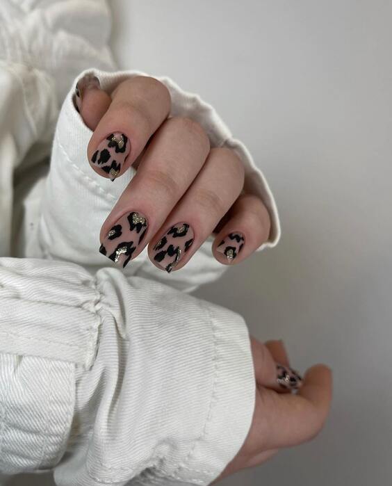 23 Trendy Short Fall Acrylic Nails: Explore Top Designs!