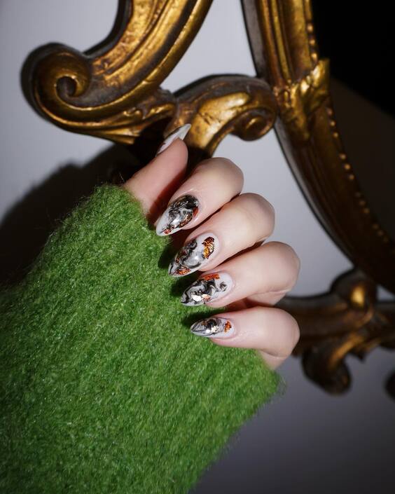 22 Explore Stunning Fall Themed Nails: Designs, Ideas, and Tips for Autumn