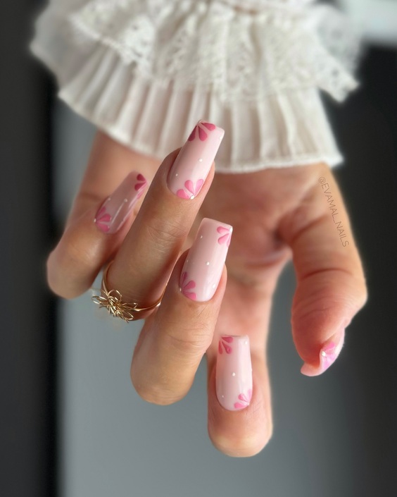 21 Explore Top Winter Nail Designs: From Gothic Stilettos to Elegant Pastels