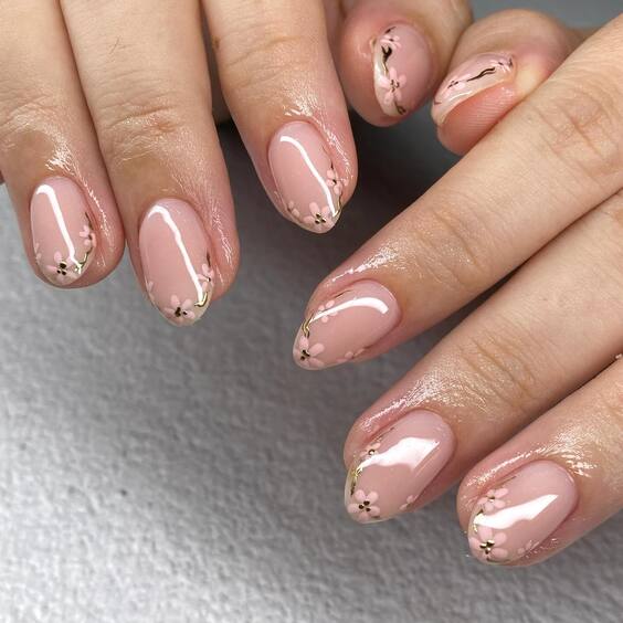 21 Short Round Acrylic Nails: Explore Creative & Elegant Designs!