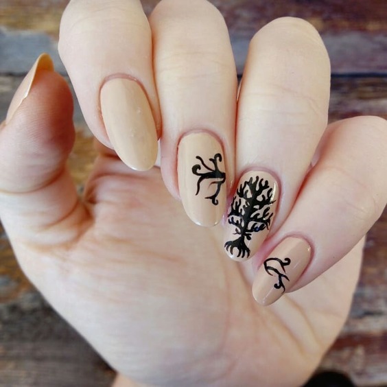 19 Autumn Nail Art: Discover Stunning Fall Tree Designs