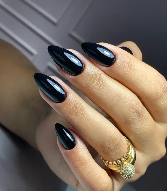 21 Top Popular Fall Nail Colors: Trendy Shades for Every Style