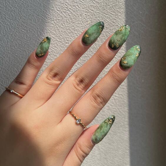 20 Elegant Olive Green Fall Nail Designs for Autumn