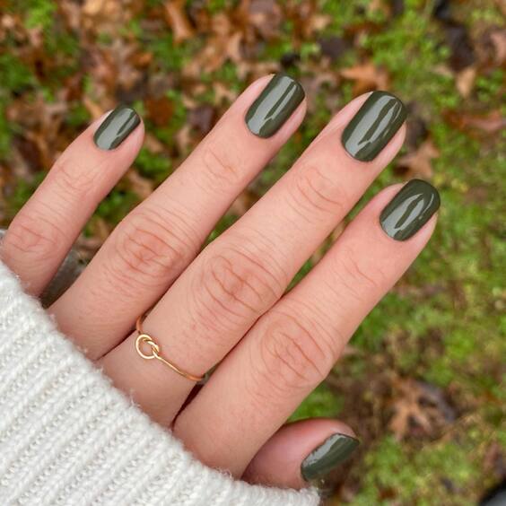 20 Elegant Olive Green Fall Nail Designs for Autumn