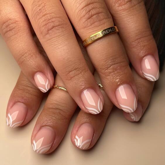 21 Short Round Acrylic Nails: Explore Creative & Elegant Designs!