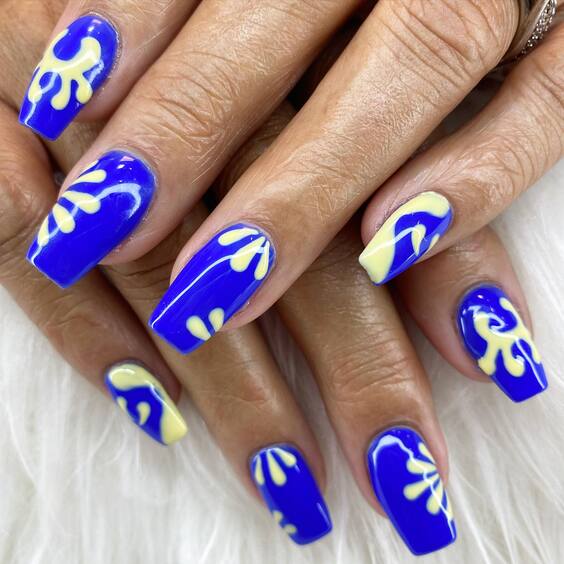 21 Fall Blue Nails 2024: Trendy Designs with Gold Flakes & French Tips