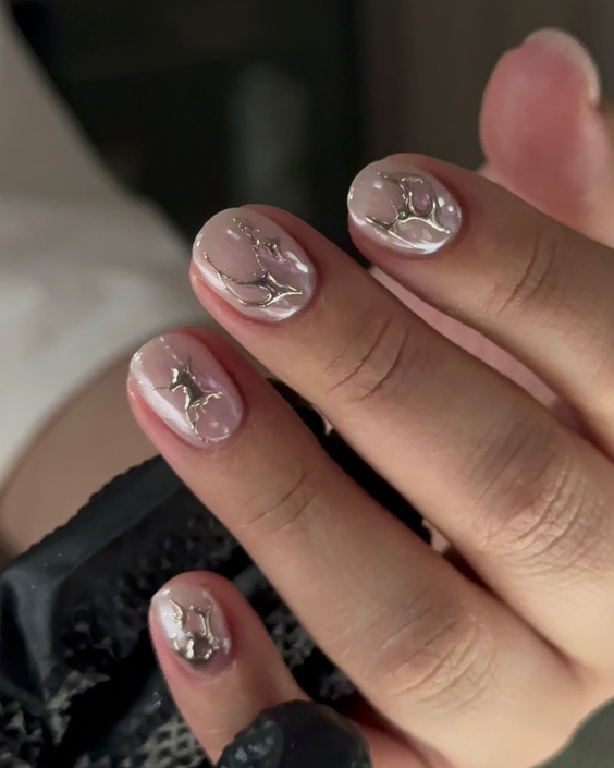 21 Short Round Acrylic Nails: Explore Creative & Elegant Designs!