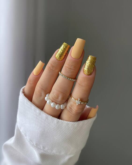 20 Stunning Yellow Fall Nail Designs for a Vibrant Autumn Look