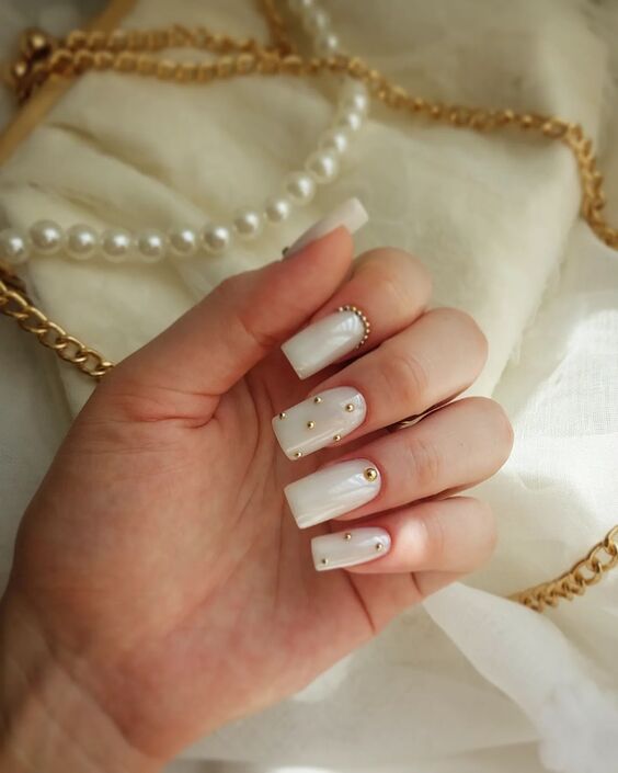 22 Elegant White Fall Nail Designs for a Chic Autumn Look