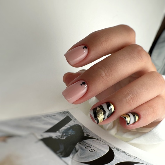 21 Explore Top Winter Nail Designs: From Gothic Stilettos to Elegant Pastels