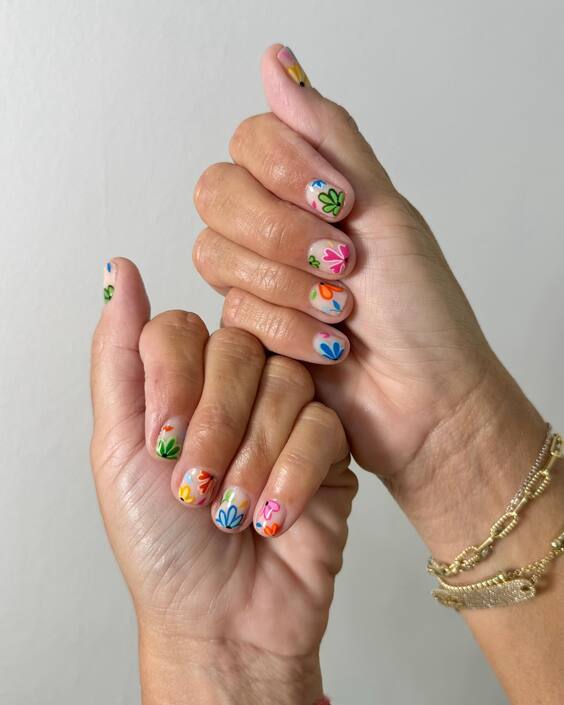 21 Short Round Acrylic Nails: Explore Creative & Elegant Designs!