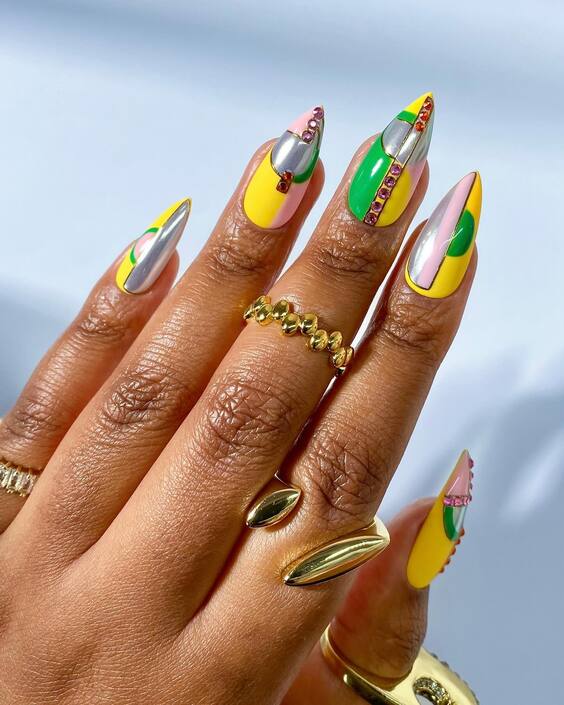 20 Stunning Yellow Fall Nail Designs for a Vibrant Autumn Look