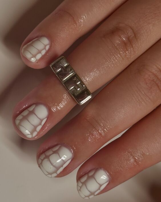 21 Short Round Acrylic Nails: Explore Creative & Elegant Designs!