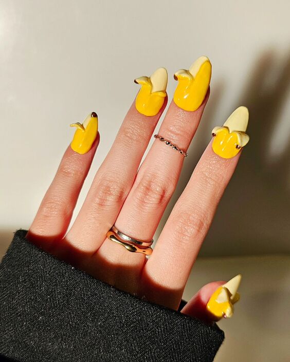 20 Stunning Yellow Fall Nail Designs for a Vibrant Autumn Look