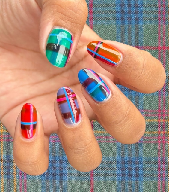 22 Fall Plaid Nails: Trendy Designs for a Stylish Autumn Look