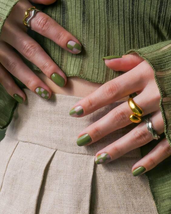 20 Elegant Olive Green Fall Nail Designs for Autumn