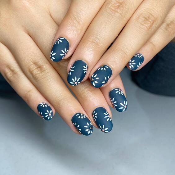 21 Stunning Navy Blue Nail Designs for a Chic Fall Look