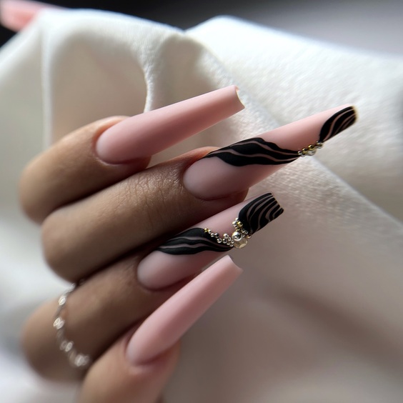 23 Best Fall Nail Colors: Trendy Designs and DIY Tips