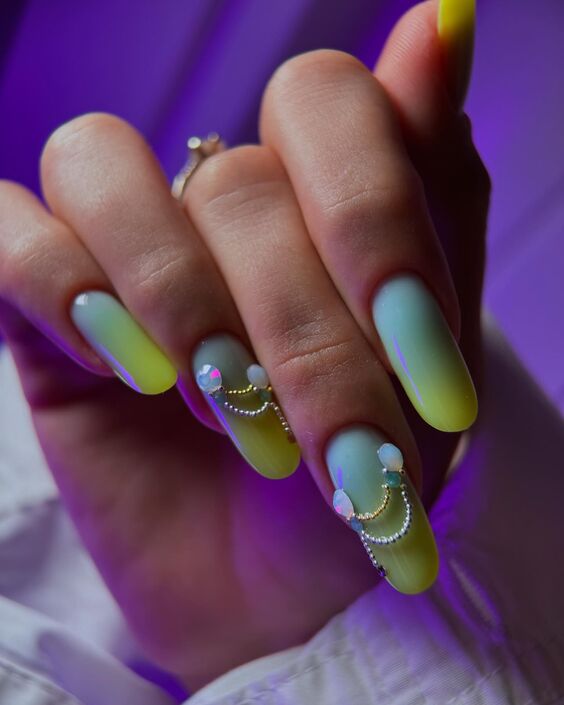 21 Explore Top Winter Nail Designs: From Gothic Stilettos to Elegant Pastels