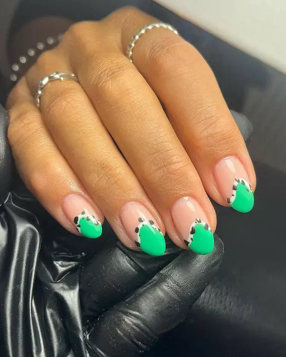 22 Discover the Best Green Nail Colors for 2024: Stylish Ideas and Designs