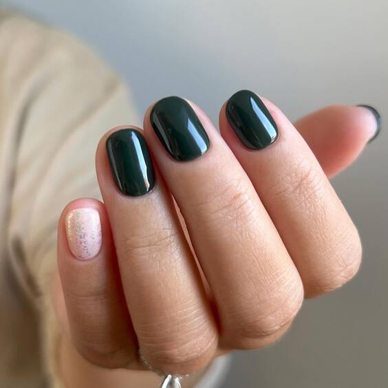 22 Discover the Best Green Nail Colors for 2024: Stylish Ideas and Designs