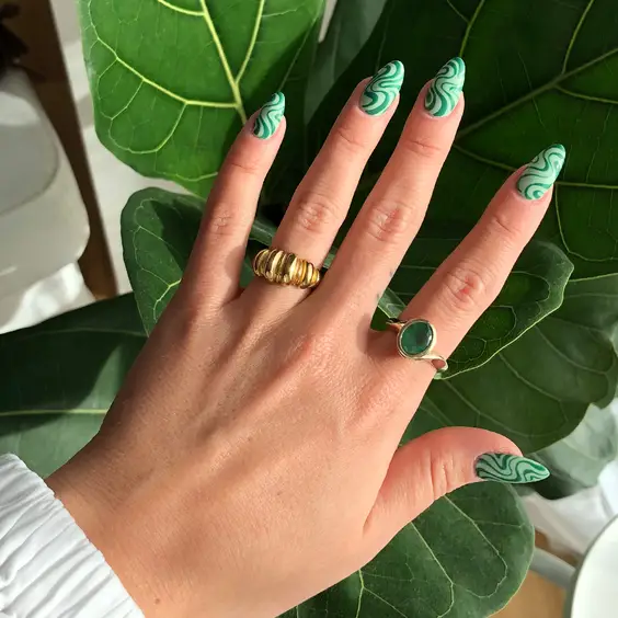 22 Discover the Best Green Nail Colors for 2024: Stylish Ideas and Designs