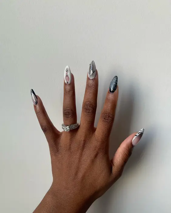 23 Top Nail Colors for Dark Skin: Bold, Elegant & Playful Manicure Ideas for 2024