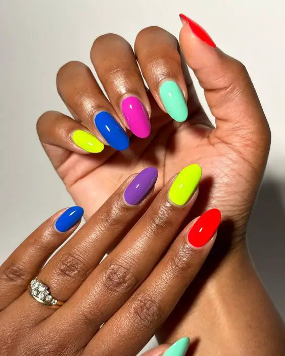 23 Top Nail Colors for Dark Skin: Bold, Elegant & Playful Manicure Ideas for 2024