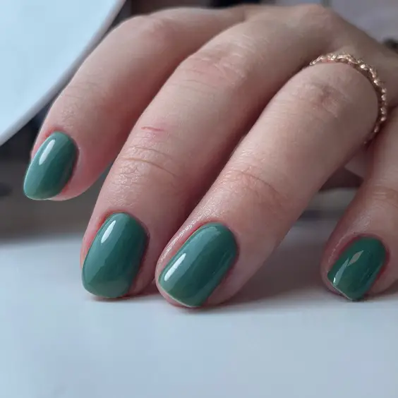 22 Discover the Best Green Nail Colors for 2024: Stylish Ideas and Designs