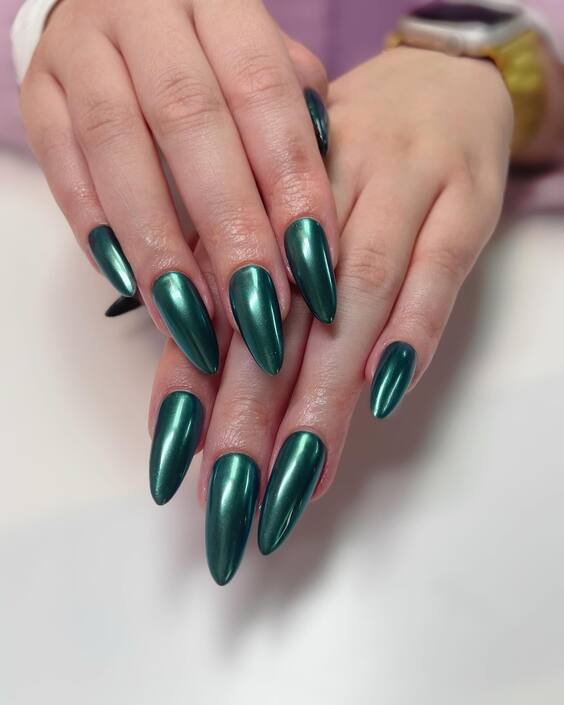 22 Discover the Best Green Nail Colors for 2024: Stylish Ideas and Designs