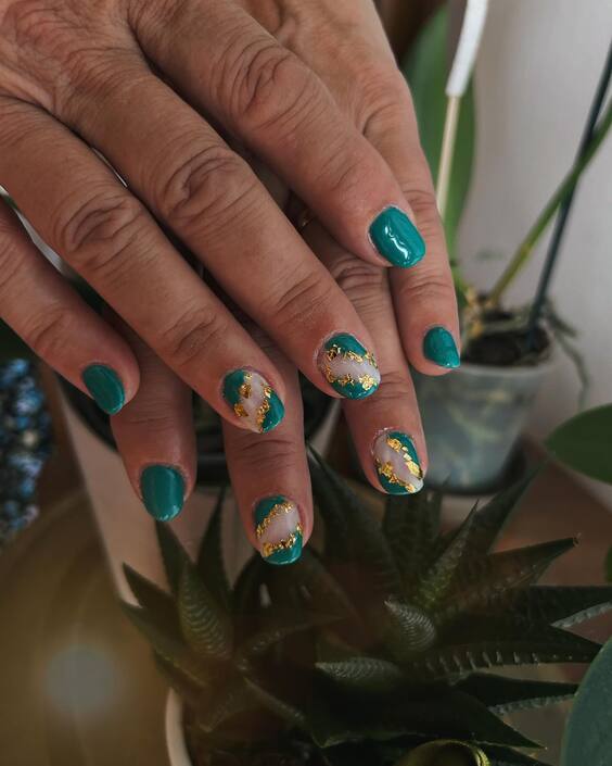 22 Discover the Best Green Nail Colors for 2024: Stylish Ideas and Designs