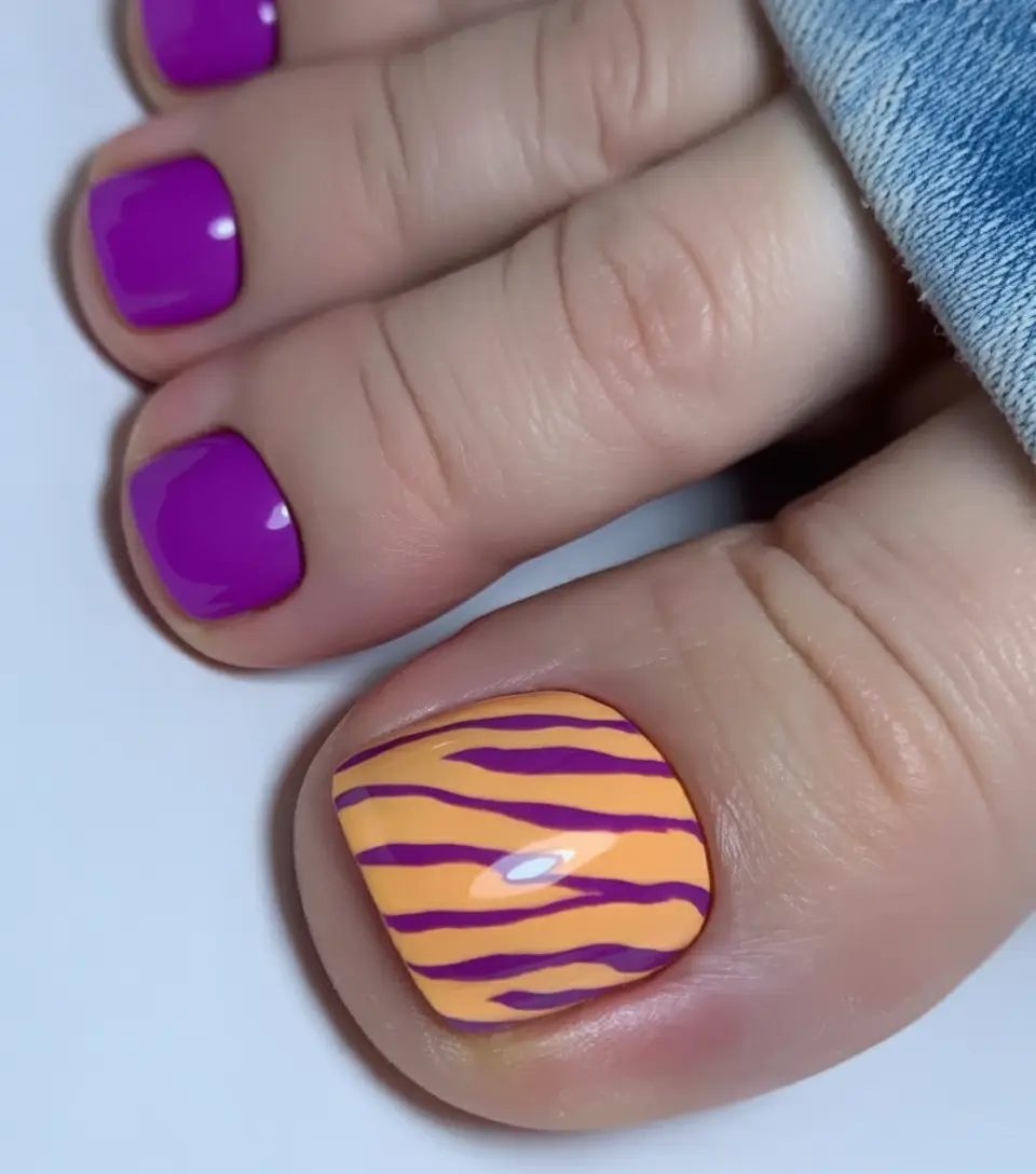 Beach Toe Nails for Summer 2025 Zebra Stripes in Sunset Colors