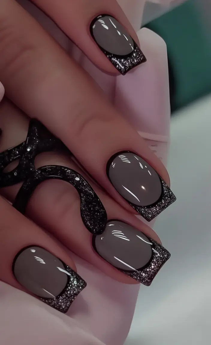 Black Summer Nails for 2025 Looks Metal Moon Magic Cosmic Sparkle For Summer Nights
